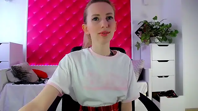 Snapshot of BarbieGoddess chatting on March 1, 2025, 2:02 pm BarbieGoddess online show from March 1, 2025, 2:02 pm