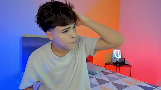 justinbiler online show from February 21, 2025, 11:44 am