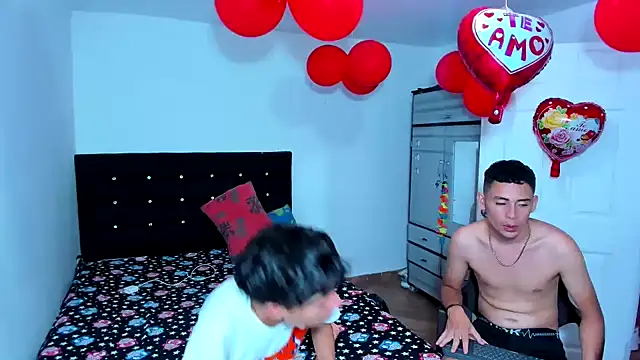 Snapshot of Alexander_and_Xiao chatting on February 15, 2025, 10:10 pm Alexander and Xiao online show from February 15, 2025, 10:10 pm