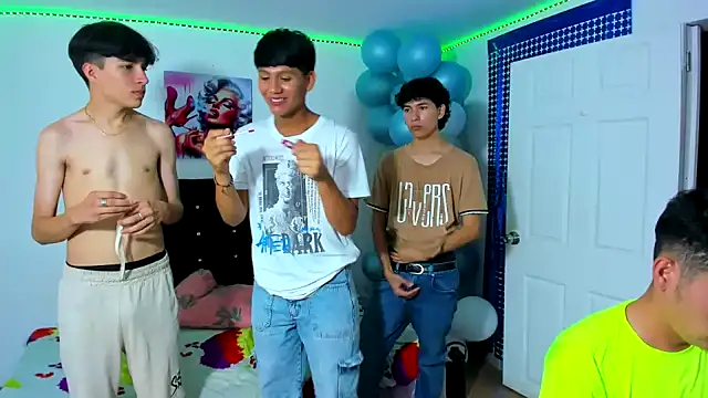 Snapshot of Alexander_and_Xiao chatting on March 18, 2025, 8:37 pm Alexander and Xiao online show from March 18, 2025, 8:37 pm