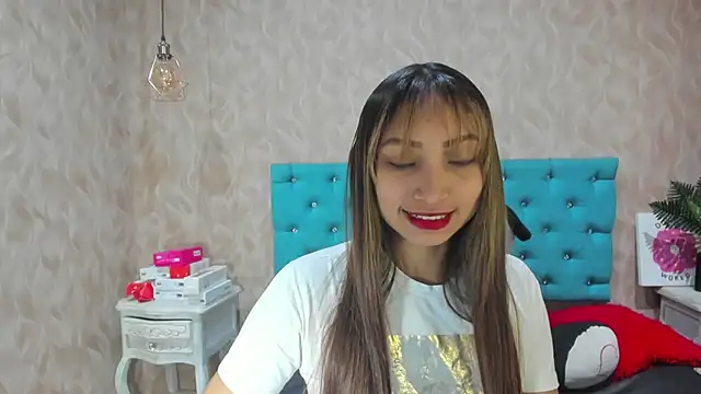 MadelineDoll online show from November 9, 2025, 1:53 pm