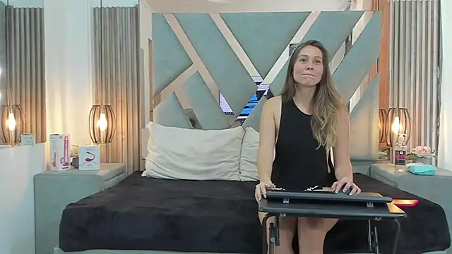 SaraANDjhony online show from January 23, 2025, 4:15 pm