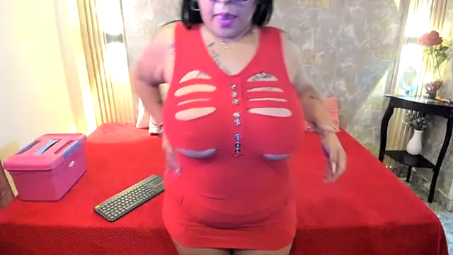 Snapshot of estephany_queen chatting on October 9, 2025, 7:34 pm estephany queen online show from October 9, 2025, 7:34 pm