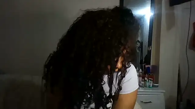 Snapshot of Ivon-09 chatting on December 27, 2024, 12:34 pm Ivon-09 online show from December 27, 2024, 12:34 pm
