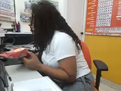 Snapshot of Ivon-09 chatting on February 2, 2025, 6:42 pm Ivon-09 online show from February 2, 2025, 6:42 pm