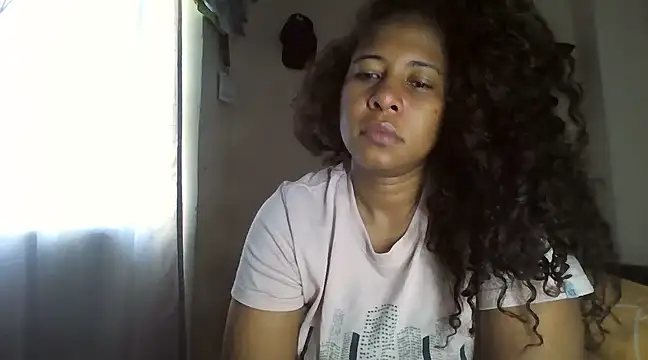 Snapshot of Ivon-09 chatting on February 19, 2025, 12:44 pm Ivon-09 online show from February 19, 2025, 12:44 pm