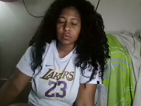 Snapshot of Ivon-09 chatting on March 20, 2025, 1:37 pm Ivon-09 online show from March 20, 2025, 1:37 pm