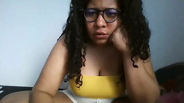 Snapshot of Ivon-09 chatting on September 13, 2025, 8:30 pm Ivon-09 online show from September 13, 2025, 8:30 pm