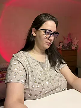 hungry1bunny online show from February 12, 2025, 5:37 pm