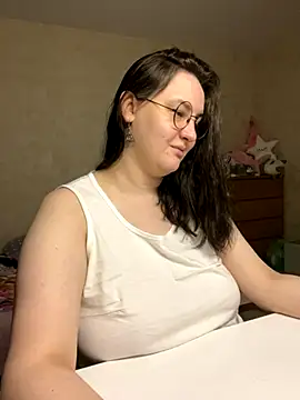 hungry1bunny online show from November 3, 2025, 4:08 pm