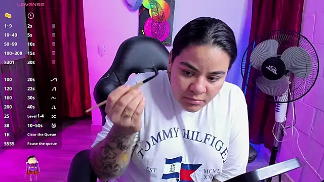 Snapshot of Sharon_hils chatting on February 8, 2025, 9:36 pm Sharon hils online show from February 8, 2025, 9:36 pm