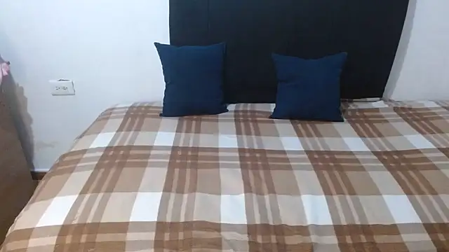 Snapshot of charlotte_slut chatting on March 1, 2026, 8:33 pm charlotte slut online show from March 1, 2026, 8:33 pm