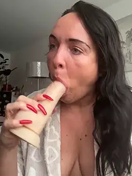 Snapshot of Dagmar92 chatting on November 23, 2025, 8:25 am Dagmar92 online show from November 23, 2025, 8:25 am