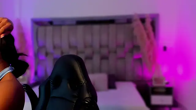 Snapshot of ChaynnaCooper chatting on December 21, 2025, 4:08 am ChaynnaCooper online show from December 21, 2025, 4:08 am