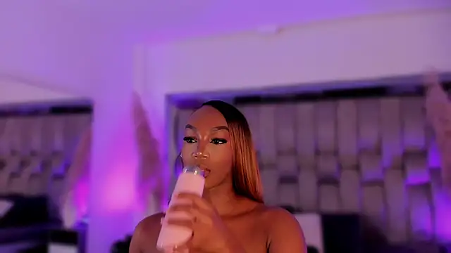 Snapshot of ChaynnaCooper chatting on February 20, 2026, 6:37 am ChaynnaCooper online show from February 20, 2026, 6:37 am