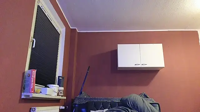 Snapshot of Henner33 chatting on January 10, 2025, 7:43 pm Henner33 online show from January 10, 2025, 7:43 pm