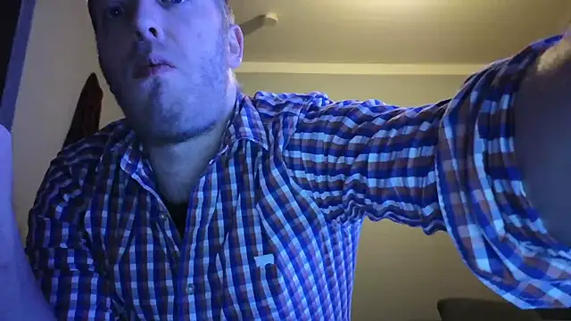 Snapshot of Henner33 chatting on January 11, 2025, 6:23 pm Henner33 online show from January 11, 2025, 6:23 pm