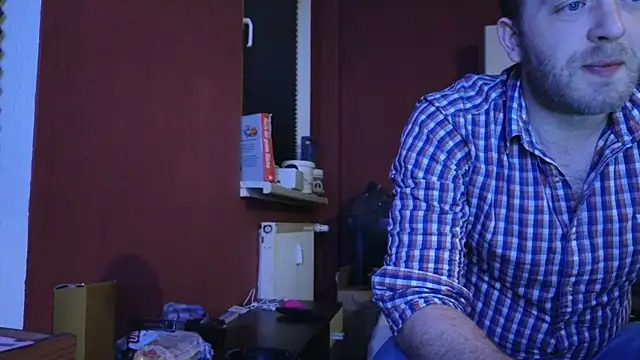 Snapshot of Henner33 chatting on January 14, 2025, 8:26 pm Henner33 online show from January 14, 2025, 8:26 pm