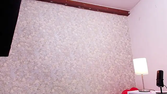 nicol f online show from February 11, 2025, 7:16 pm