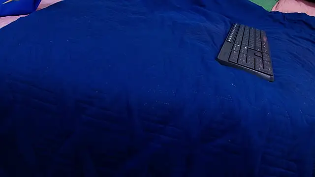 nicol f online show from October 7, 2025, 7:33 pm