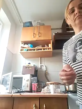 Malichkaanna30 online show from November 5, 2025, 2:06 pm