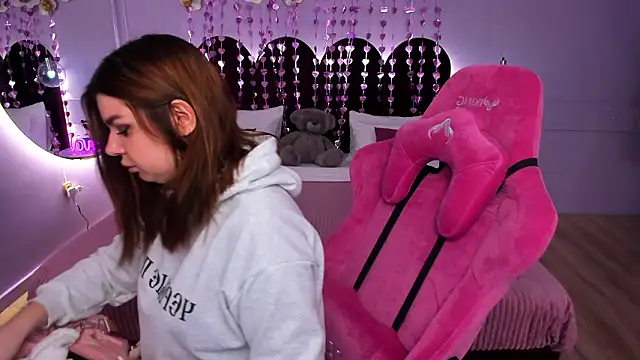 Snapshot of MelanieCarterr chatting on February 11, 2026, 5:01 am MelanieCarterr online show from February 11, 2026, 5:01 am