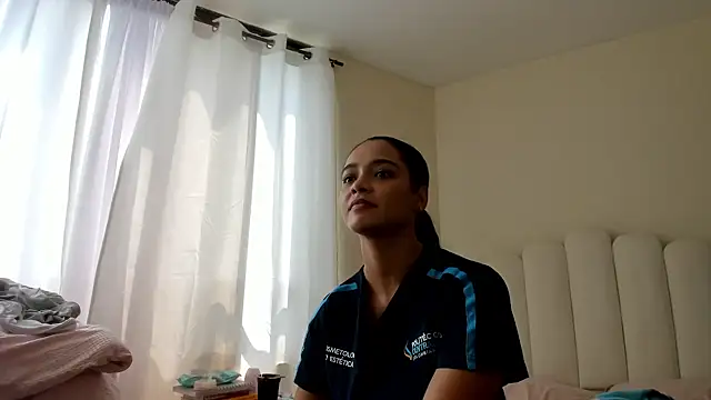 Snapshot of evely_coelloo chatting on February 11, 2026, 6:35 pm evely coelloo online show from February 11, 2026, 6:35 pm