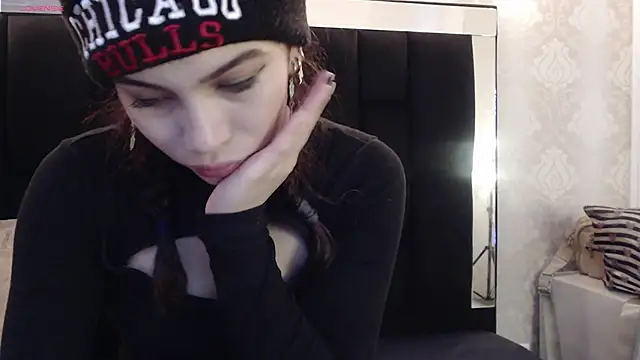 Snapshot of _yuyi chatting on February 27, 2025, 12:13 pm yuyi online show from February 27, 2025, 12:13 pm