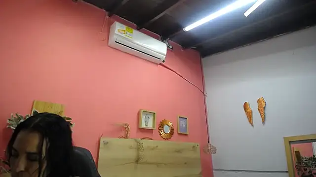 scarlet-foox online show from November 13, 2025, 12:15 pm