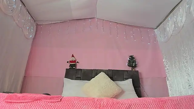 Snapshot of kitty_myers chatting on December 20, 2024, 1:11 pm kitty myers online show from December 20, 2024, 1:11 pm