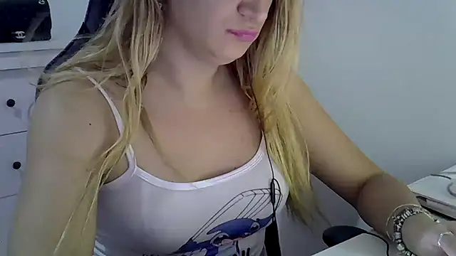 Snapshot of luizacandy chatting on December 22, 2025, 2:19 am luizacandy online show from December 22, 2025, 2:19 am