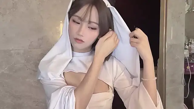 -XunMengLong- online show from November 28, 2025, 4:53 pm