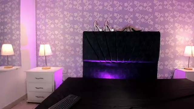 BritneySweet  online show from April 25, 2026, 3:31 am
