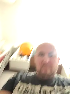 Snapshot of intx800 chatting on October 21, 2025, 2:40 pm intx800 online show from October 21, 2025, 2:40 pm