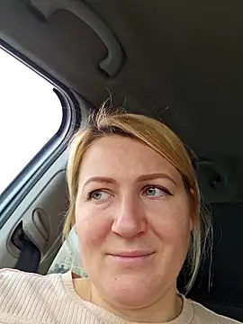 Snapshot of -Schweppes- chatting on November 3, 2025, 10:16 am -Schweppes- online show from November 3, 2025, 10:16 am