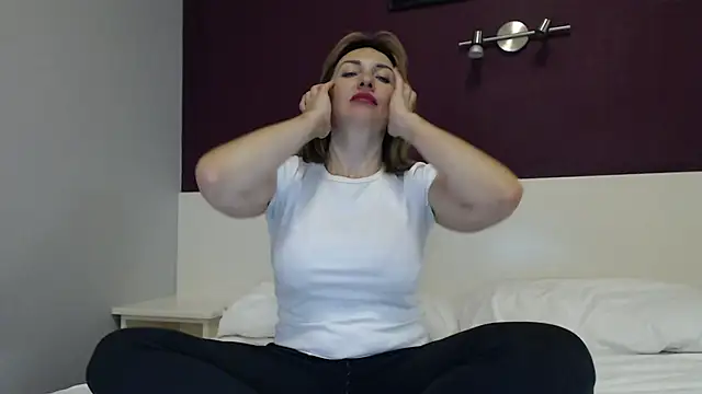 Snapshot of Mallinia chatting on February 1, 2025, 6:40 pm Mallinia online show from February 1, 2025, 6:40 pm
