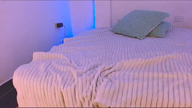 Snapshot of Emily_Williams12 chatting on March 27, 2026, 1:33 am Emily Williams12 online show from March 27, 2026, 1:33 am