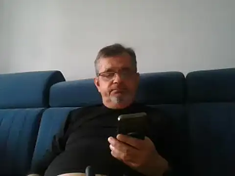 axecoman60 online show from February 1, 2025, 11:54 am