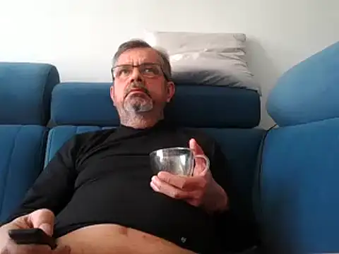 axecoman60 online show from February 16, 2025, 11:27 am