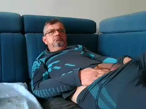 axecoman60 online show from February 22, 2025, 1:46 pm