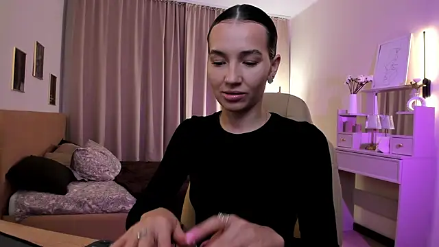 Snapshot of Bellla_Haddid chatting on November 14, 2025, 1:48 am Bellla Haddid online show from November 14, 2025, 1:48 am