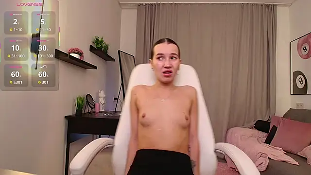 Snapshot of Bellla_Haddid chatting on November 19, 2025, 1:49 am Bellla Haddid online show from November 19, 2025, 1:49 am