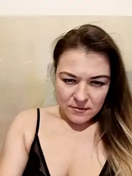 LunikaLunaX online show from February 11, 2025, 6:22 pm