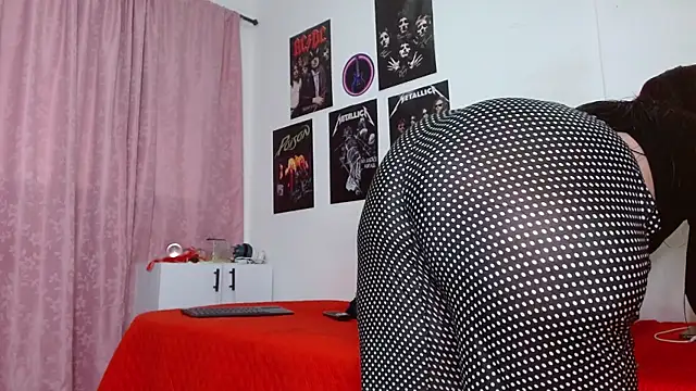 scarlett  morgan online show from September 24, 2025, 1:14 pm