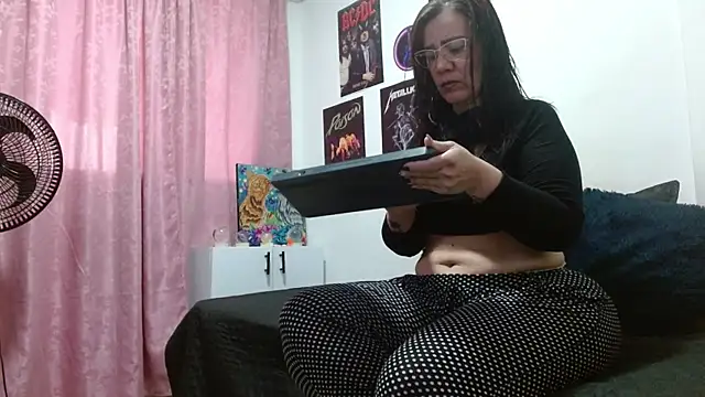 scarlett  morgan online show from October 27, 2025, 1:15 pm