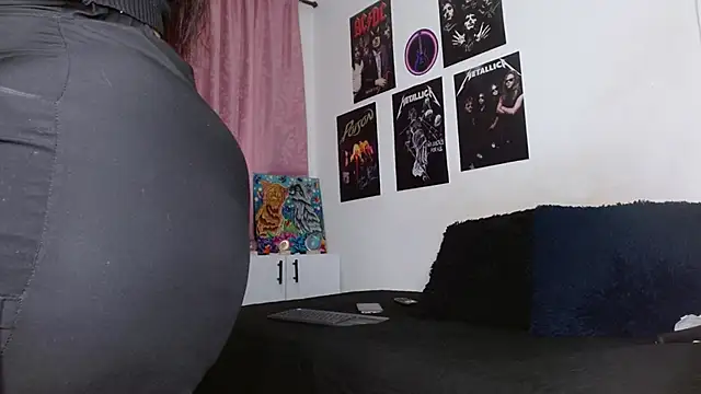 scarlett  morgan online show from November 6, 2025, 1:45 pm