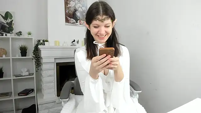 Baby Evalena online show from November 5, 2025, 5:29 am