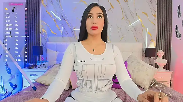 Snapshot of EmilyLeah_ chatting on May 5, 2026, 3:09 pm EmilyLeah online show from May 5, 2026, 3:09 pm