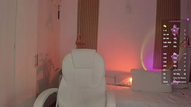 Snapshot of Kendall_Bunnyy chatting on October 13, 2025, 9:15 pm Kendall Bunnyy online show from October 13, 2025, 9:15 pm