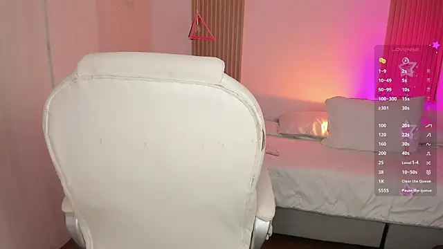 Snapshot of Kendall_Bunnyy chatting on October 30, 2025, 7:58 pm Kendall Bunnyy online show from October 30, 2025, 7:58 pm